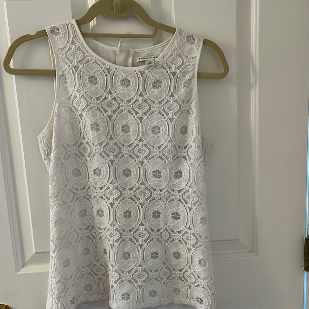 Banana Republic White Lace Sleeveless Top. Size 4P